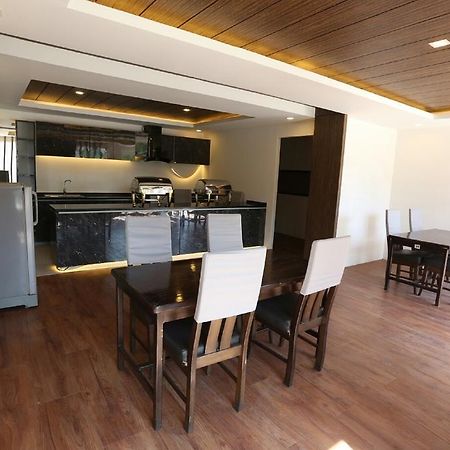 יאנגון Royal Crown Hotel מראה חיצוני תמונה