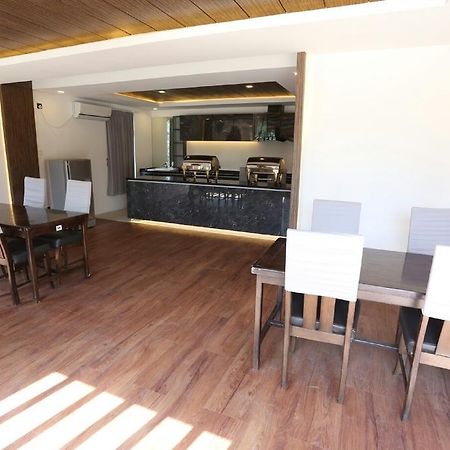 יאנגון Royal Crown Hotel מראה חיצוני תמונה