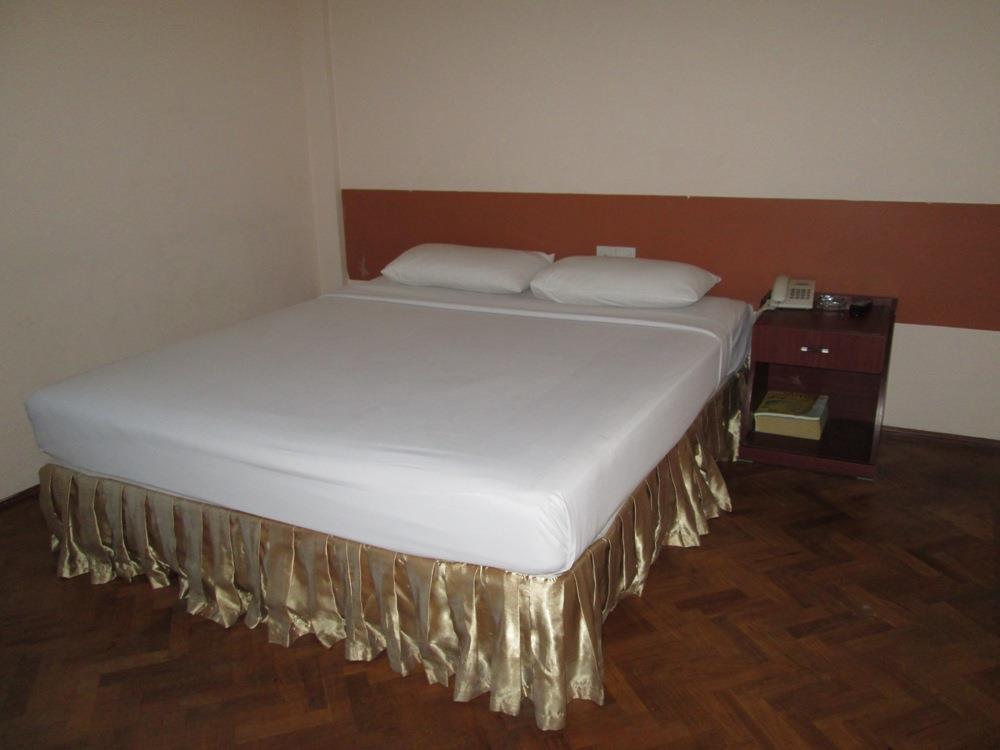 יאנגון Royal Crown Hotel מראה חיצוני תמונה