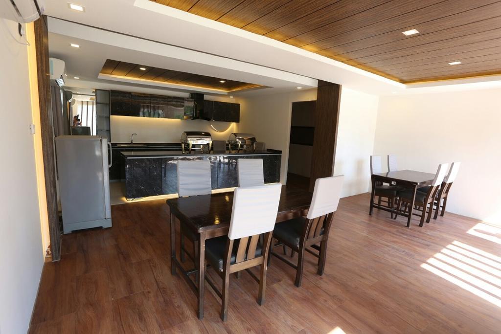 יאנגון Royal Crown Hotel מראה חיצוני תמונה