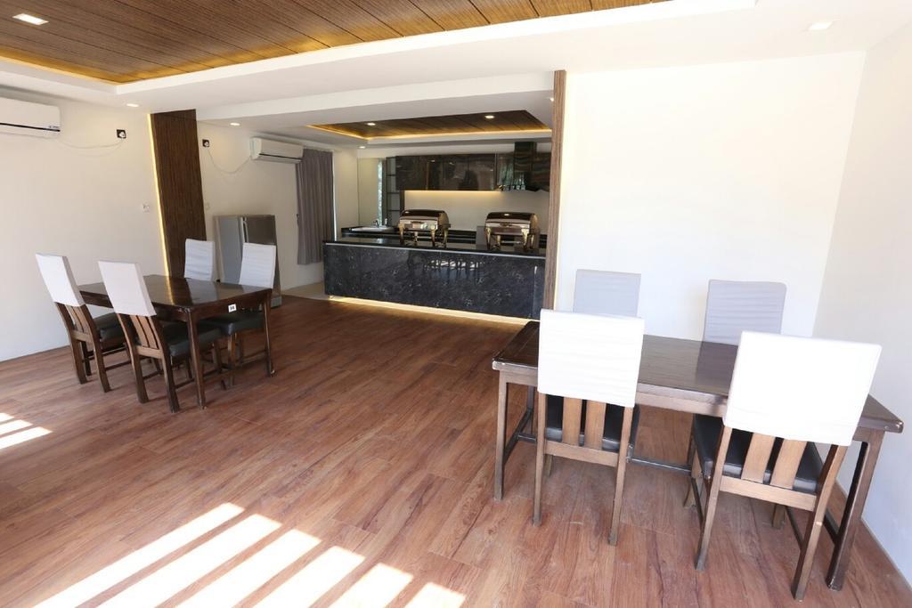 יאנגון Royal Crown Hotel מראה חיצוני תמונה