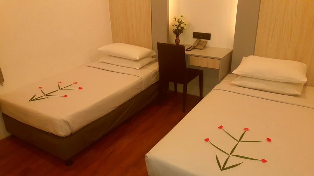 יאנגון Royal Crown Hotel מראה חיצוני תמונה