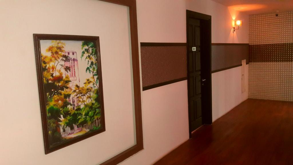 יאנגון Royal Crown Hotel מראה חיצוני תמונה