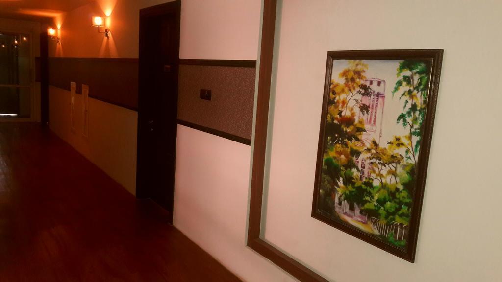 יאנגון Royal Crown Hotel מראה חיצוני תמונה