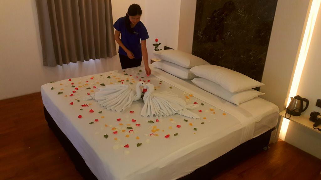 יאנגון Royal Crown Hotel מראה חיצוני תמונה